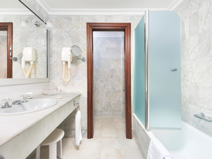 Bathroom 4, El Fuerte Marbella, Málaga