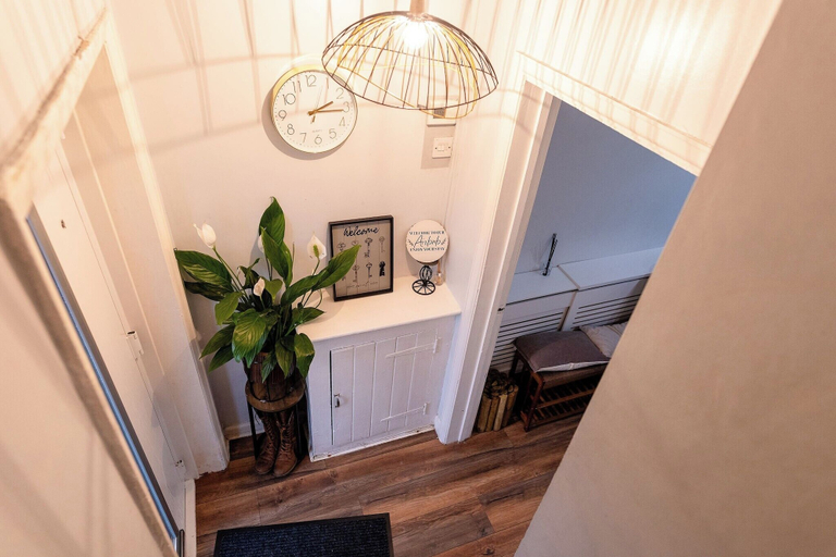 Interior 5, 3bedroom-sleeps5-wifi-singlecarparking, Manchester