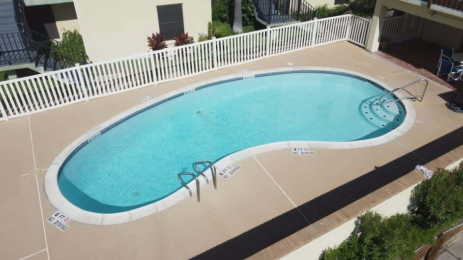 Pool 2, Habitat #23 1 Bedroom Home by RedAwning, Cameron