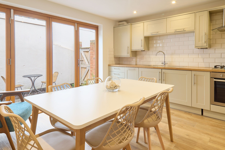Room 2, Host Stay Aurora, Kent