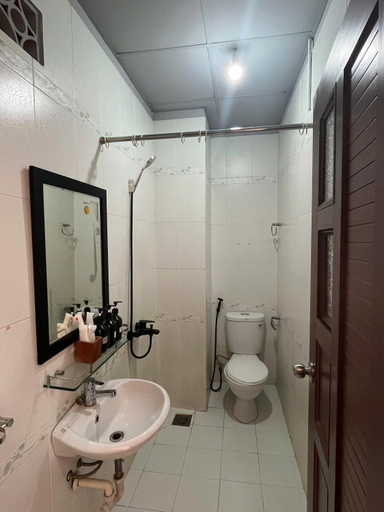Bathroom 4, ACORN HOTEL, District 1