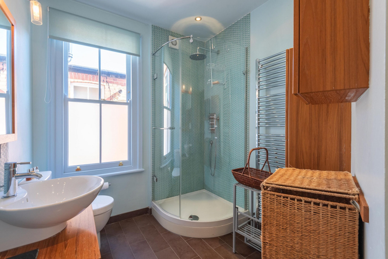 Bathroom 3, Southwest Rooftops, London
