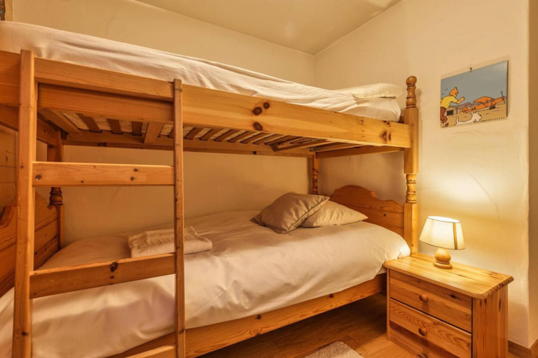 Room 2, Beautiful Apartment Under Owners Chalet, Martigny