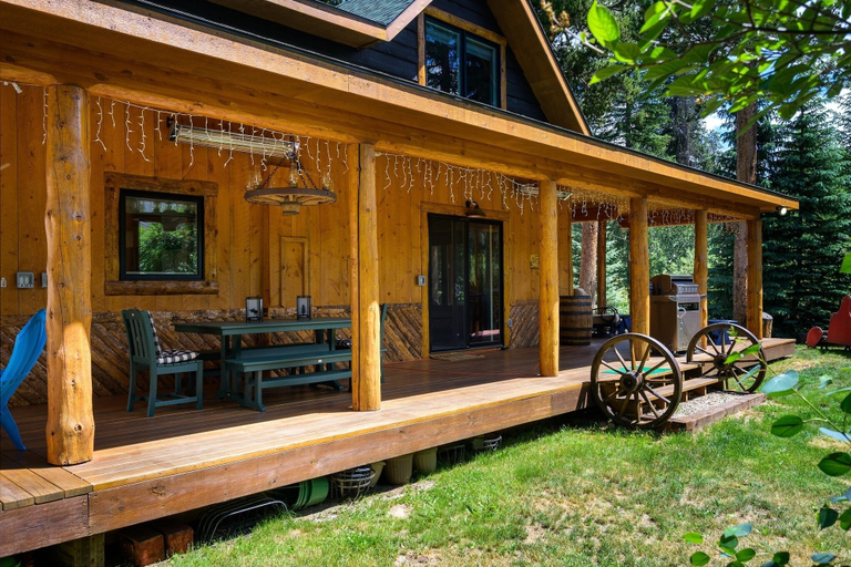 Outdoor dining 4, The River House 3 Bedroom Cabin, Grand