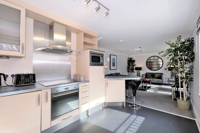 Room 5, Spacious 3 Bed in Aberdeen s Westend, Aberdeen