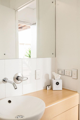 Bathroom 4, Majestic Oasis Apartments, Port Augusta