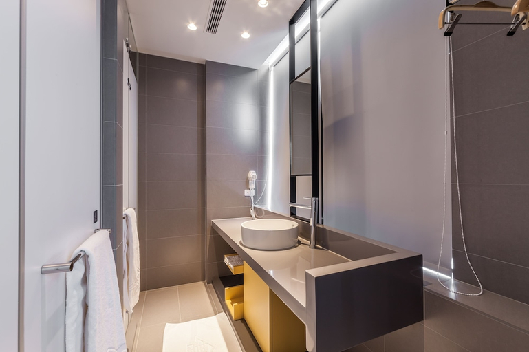 Bathroom 4, Walker-Taoyuan, Taoyuan