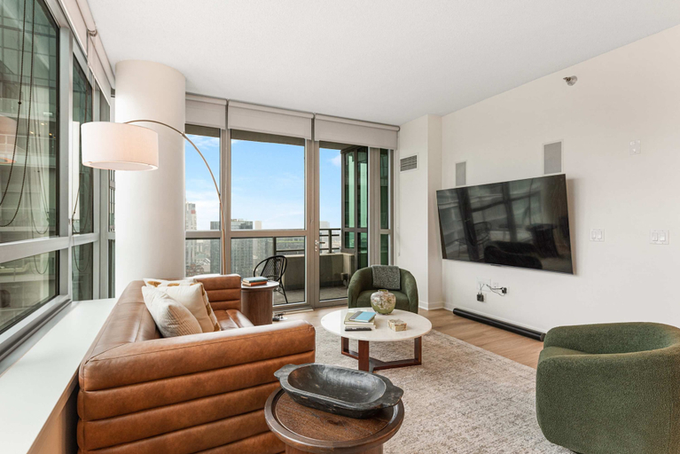 Room 3, Fulton Group Stay 2 Apartments Skyline Views, Cook