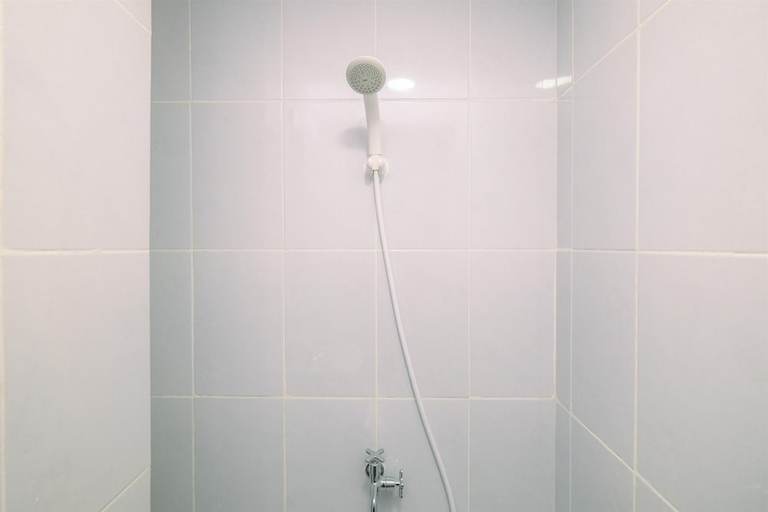 Bathroom 4, Warm And Cozy Studio At Tokyo Riverside Pik 2 Apartment, Tangerang