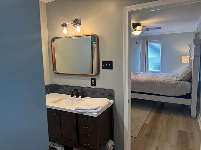 Bathroom 2, Friendly Home Near Downtown UL - Fenced Yard, Lafayette