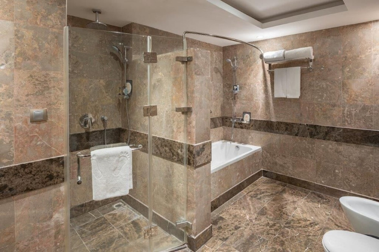 Bathroom 5, Copthorne Makkah Al Naseem, Makkah
