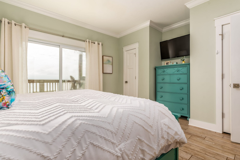 Room 3, Still Waters - 2415 Bienville Blvd 4 Bedroom Home, Mobile