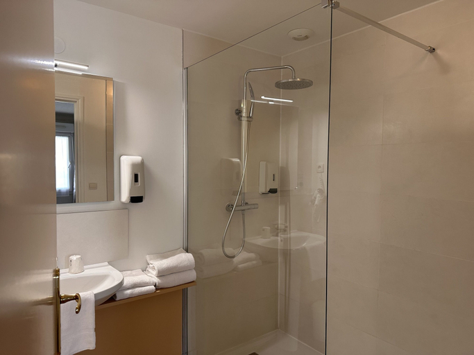 Bathroom 4, Domaine de Blanchardière, Sarthe