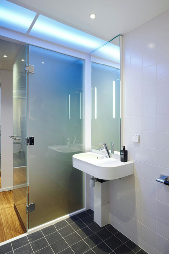 Bathroom 4, citizenM Paris Champs-Élysées, Paris