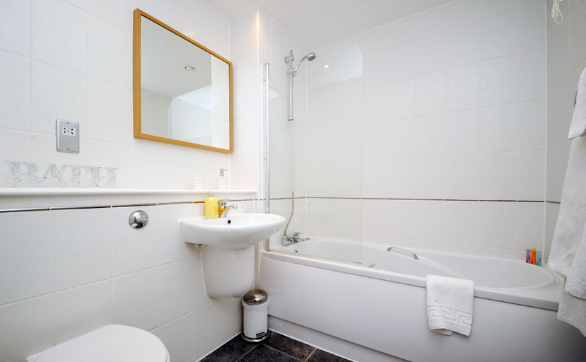 Bathroom 4, Century Wharf Serviced Apartments, Cardiff