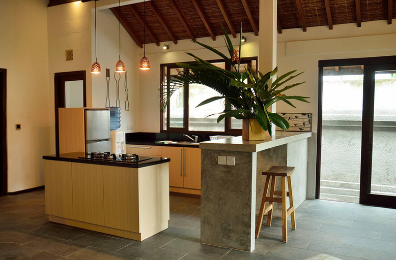 Kitchen, Lush 1 BR Private Pool Villa inSeminyak, Badung