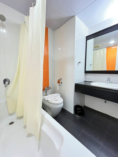 Bathroom 5, BP Grand Tower Hotel, Hat Yai