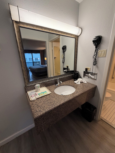 Bathroom 4, Wilkes-Barre Inn and Suites, Luzerne