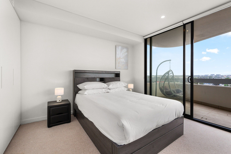 Room 5, Luxe 2-bed: Modern Interiors, Balcony & BBQ Area, Sydney