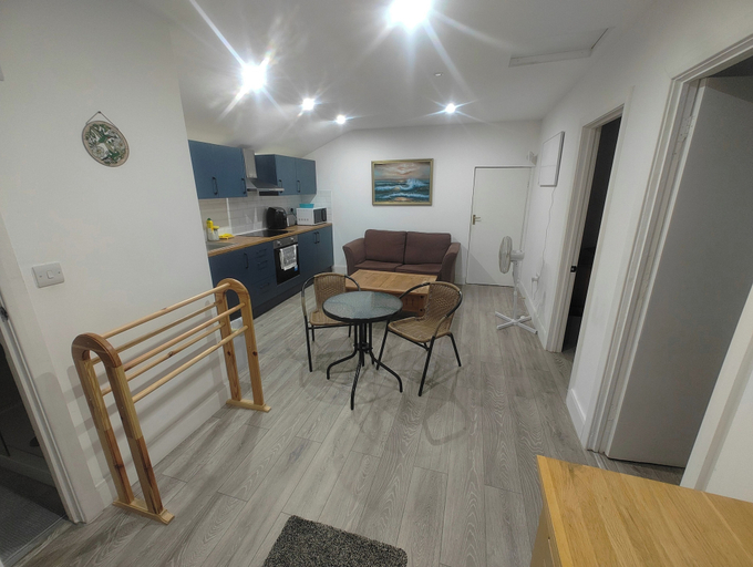Interior 4, Southall - Sleeps 3 & Great Transport Links, London