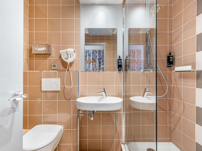 Bathroom 4, ibis Styles Annecy Gare Centre, Haute-Savoie