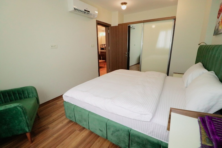 Bedroom 2, Grand Luxury, Merkez