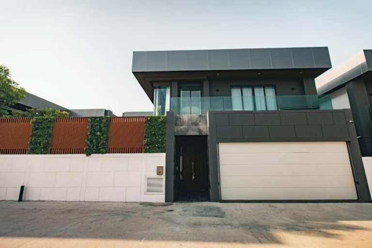 Exterior & Views, Astro Luxury: 4-6 beds Ultra Luxury Pool Villa with Daily Cleaning, Bang Lamung