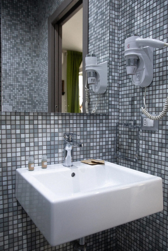 Bathroom 5, La Maison De Monet, Brindisi