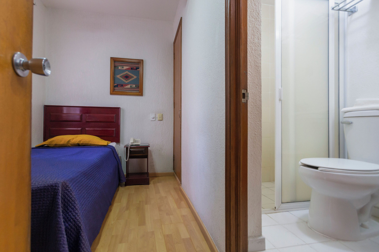 Bathroom 5, Hotel Gala Oaxaca, Del Centro