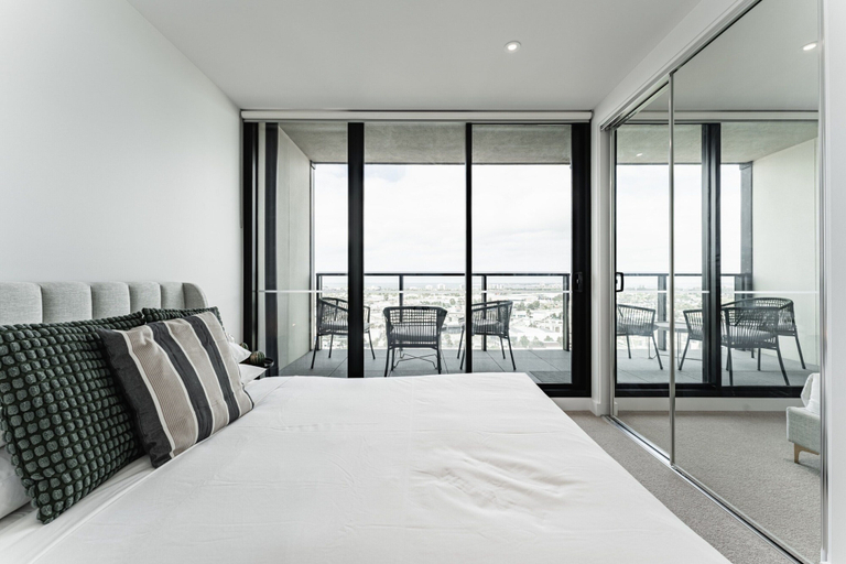 Room 5, 2-bed With Harbour Views & Outstanding Amenities, Melbourne