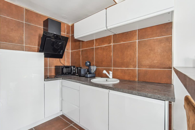 Private kitchenette 3, Exceptional Apartment With Terrace - La D Fense, Hauts-de-Seine