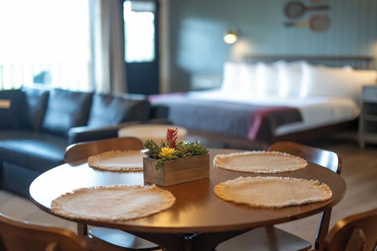 Food & Drinks 5, The Woodsman Lodge, Carroll