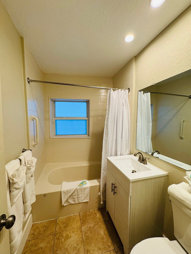 Bathroom 5, Silver Seas Beach Resort, Broward