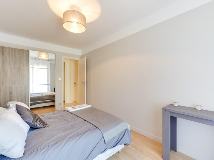 Bedroom 2, Duplex apartment with sea view and roof terrace, Calvados