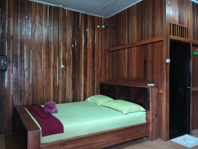 Bedroom 3, 4 Sisters Divers, Manado