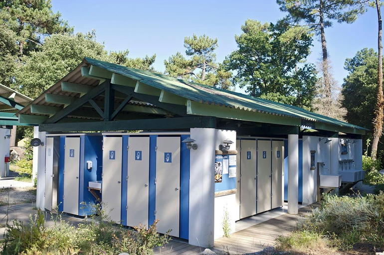 Bathroom, Huttopia Oléron les Chênes Verts, Charente-Maritime