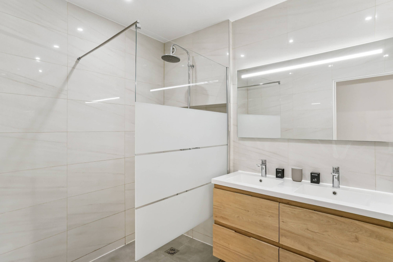 Bathroom 5, Spacious apartment - 4BR 10P - Place d'Italie, Paris