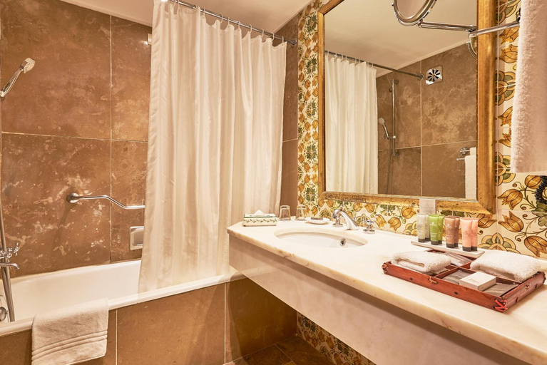 Bathroom 3, Dona Filipa Hotel, Loulé