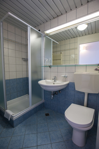 Bathroom 3, Arena Hotel Holiday, Medulin