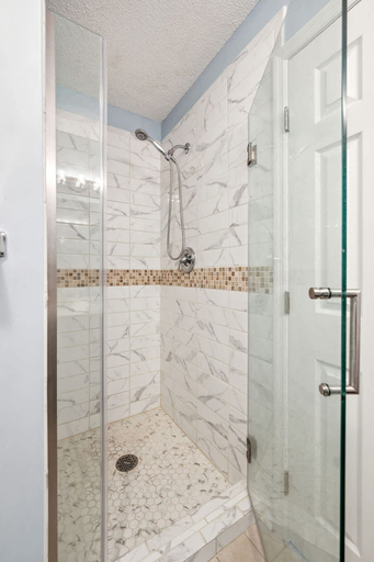 Bathroom, Walk to Beach Private Deck Family Fun, Pender