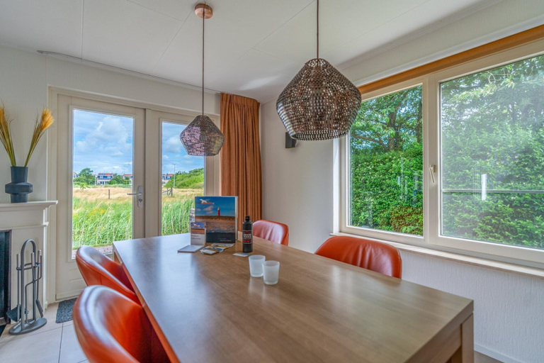 Dining 2, Charming villa with sauna on the water, Texel
