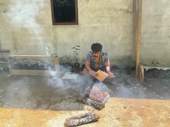 Food & Drinks 4, Rumah Lakau, Ketapang