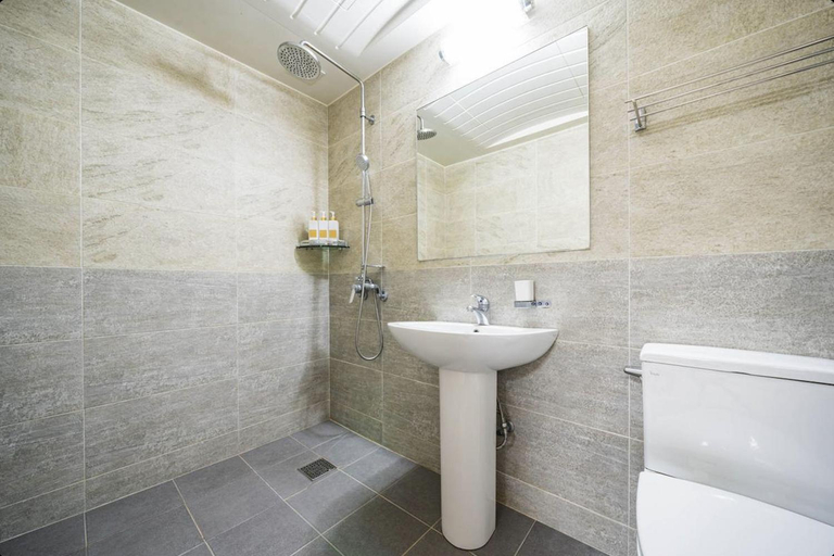 Bathroom 5, Yeosu 25, Yeosu