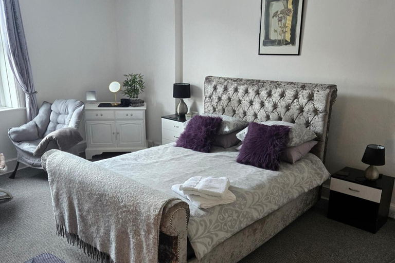 Room 5, Seaview 2 Double bed Apartment 2nd Floor, Conwy