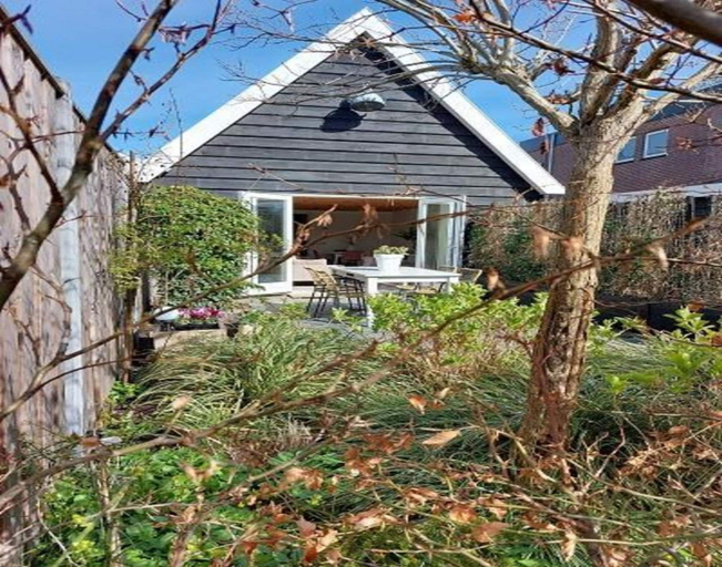 Garden, Dirkshorn Holiday Home for 4, Harenkarspel