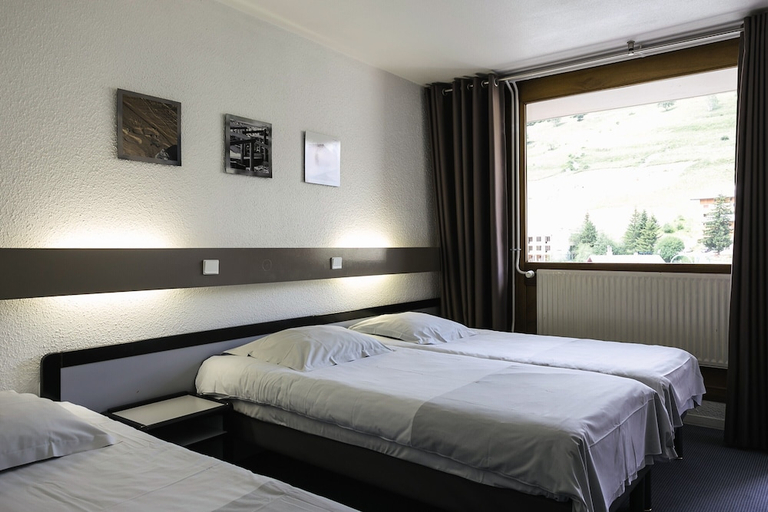 Bedroom 2, Hotel Belambra Les 2 Alpes L'Oree des Pistes, Isère