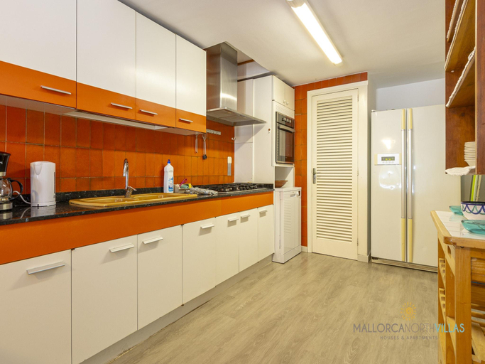 Others 3, Apartment in Port de Pollenca by the Beach, Baleares