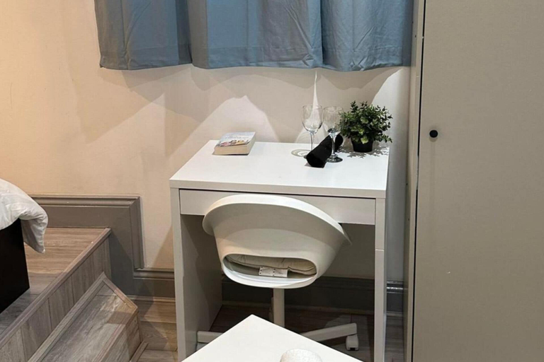 Bathroom 2, Studio Sleeps 3 - Outdoor Space - Pet Friendly, London