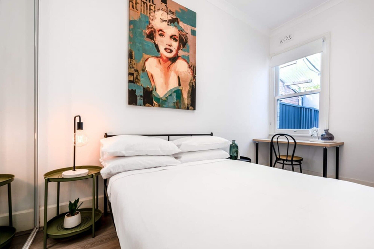 Others 5, Contemporary 2-bed House in Trendy Enmore, Sydney
