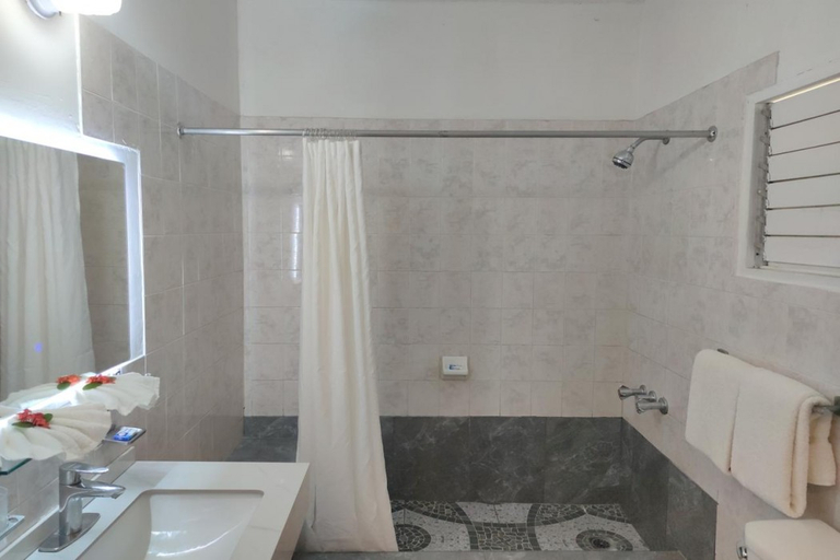 Bathroom 3, Merrils Beach Resort II